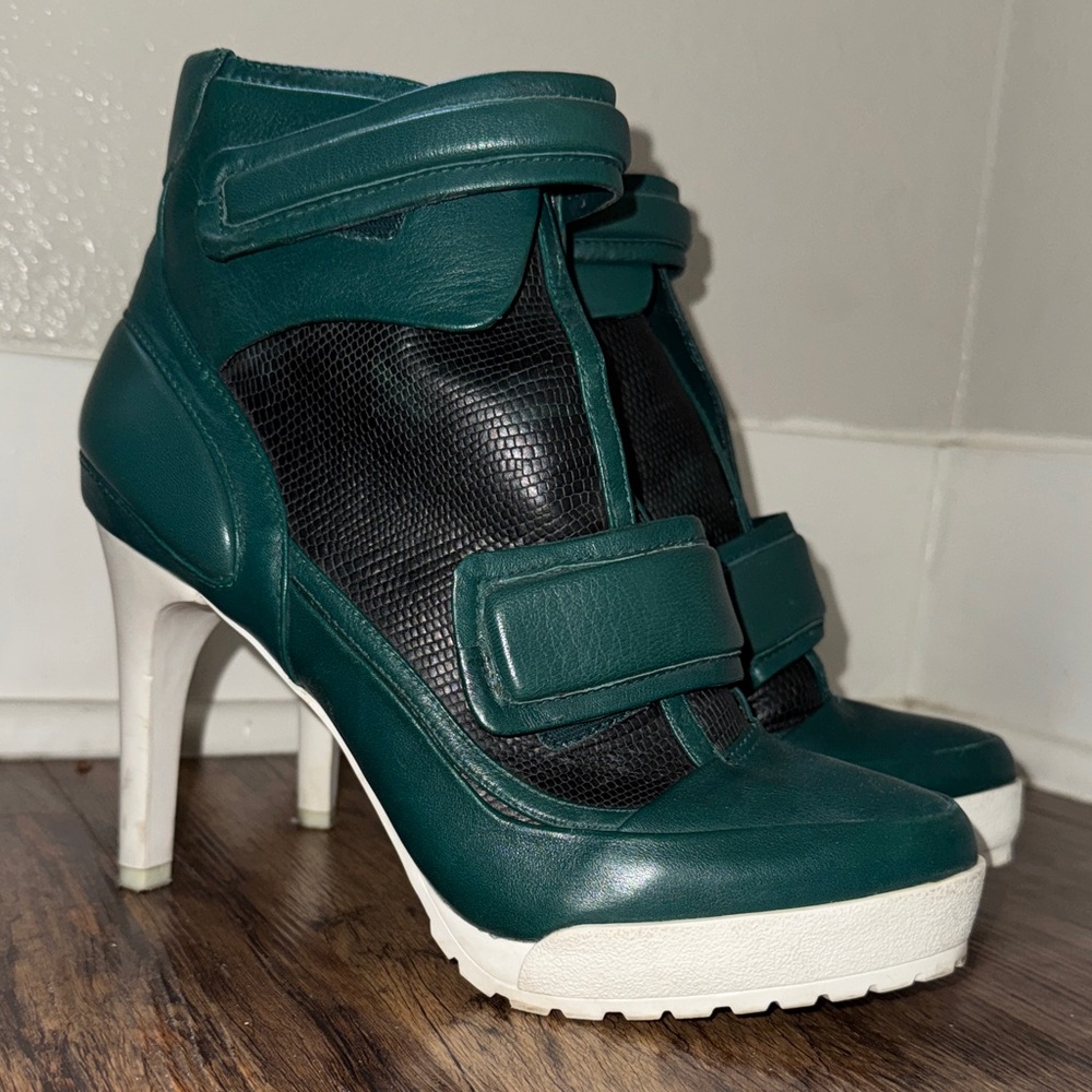 BCBGMaxAzria Green and Black Heels